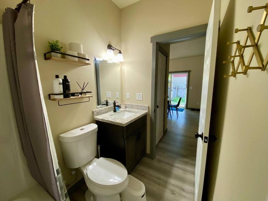 New Modern Cabin! 5Mi To Mt Rainier National Park! Hot Tub & Wifi أشفورد المظهر الخارجي الصورة